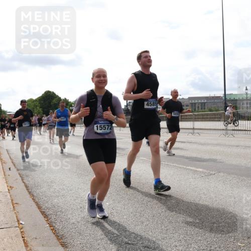 29.06.2025 - hella hamburg halbmarathon Lena Gebhardt http://msf.ph/oto/8275541 29.06.2025 10:20:16 Lombardsbrücke 18114, 16991, 16991, 15572, 4585, 5659, 1011, 1046, 1069, 1110, 1115, 1154, 1471, 1474, 2064, 2478, 2918, 3278, 3434, 3733, 3842, 4154, 4166, 4539, 4585, 4614, 4737, 4739, 5181, 5397, 5556, 5659, 5811, 5812, 5831, 5937, 6872, 6874, 6951, 7018, 7101, 7131, 7137, 7519, 7739, 7744, 7808, 7917, 8025, 8387, 8462, 8588, 8738, 9136, 9196, 9722, 9735, 9873, 10041, 10414, 10550, 10595, 10613, 10622, 10647, 10701, 10754, 11028, 11036, 11603, 11835 meine-sportfotos.de