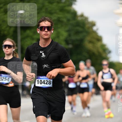 29.06.2025 - hella hamburg halbmarathon Dr. Thomas Lammeyer http://msf.ph/oto/8275594 29.06.2025 10:15:35 Kennedybrücke 1062, 1166, 1866, 1992, 2661, 4227, 5254, 5379, 5990, 5991, 7571, 8368, 9169, 9191, 10042, 10428, 11321 meine-sportfotos.de