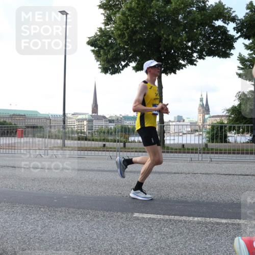 29.06.2025 - hella hamburg halbmarathon Lena Gebhardt http://msf.ph/oto/8275605 29.06.2025 09:45:20 Lombardsbrücke 57, 1758, 1827, 1990, 2689, 2746, 3043, 3201, 4050, 4129, 4698, 4749, 5070, 5269, 5328, 5367, 5746, 5826, 6358, 6619, 6781, 7272, 7389, 7481, 7651, 7723, 8209, 8883, 9137, 9381, 9571, 9634, 10017, 10156, 10171, 10486, 10848, 11169, 11413, 11857, 12049, 12234, 12287, 12595, 12691, 12900, 12988, 13838, 13956, 14028, 14140, 14164, 14289, 15672, 15883, 16157, 16377, 16508, 16713, 16818, 17428 meine-sportfotos.de