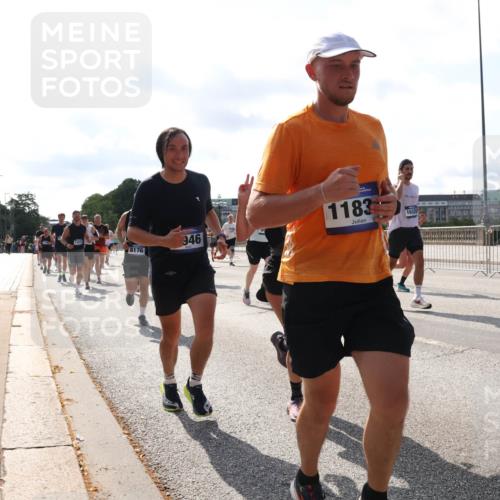 29.06.2025 - hella hamburg halbmarathon Lena Gebhardt http://msf.ph/oto/8275641 29.06.2025 09:57:47 Lombardsbrücke 8176, 946, 1183, 16320, 1030, 1086, 1094, 1193, 1258, 1320, 1321, 1335, 1422, 1563, 1870, 2119, 2138, 2252, 2397, 2444, 2448, 2488, 2612, 2855, 2946, 3048, 3058, 3091, 3096, 3103, 3114, 3251, 3698, 3999, 4261, 4299, 4379, 4558, 4986, 5018, 5024, 5032, 5305, 5633, 5672, 5775, 5820, 5907, 6125, 6355, 6356, 6374, 6569, 6580, 6585, 6628, 6754, 6762, 6776, 6795, 6942, 7065, 7134, 7221, 7397, 7478, 7594, 7646, 7742, 7930, 7932, 7952, 7973, 7976, 10191 meine-sportfotos.de