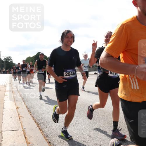 29.06.2025 - hella hamburg halbmarathon Lena Gebhardt http://msf.ph/oto/8275668 29.06.2025 09:57:47 Lombardsbrücke 14914, 8170, 2946, 8973, 9214, 83, 1030, 1086, 1094, 1193, 1258, 1320, 1321, 1335, 1422, 1563, 1870, 2119, 2138, 2252, 2397, 2444, 2448, 2488, 2612, 2855, 2946, 3048, 3058, 3091, 3096, 3103, 3114, 3251, 3698, 3999, 4261, 4299, 4379, 4558, 4986, 5018, 5024, 5032, 5305, 5633, 5672, 5775, 5820, 5907, 6125, 6355, 6356, 6374, 6569, 6580, 6585, 6628, 6754, 6762, 6776, 6795, 6942, 7065, 7134, 7221, 7397, 7478, 7594, 7646, 7742, 7930, 7932, 7952, 7973, 7976, 10191 meine-sportfotos.de