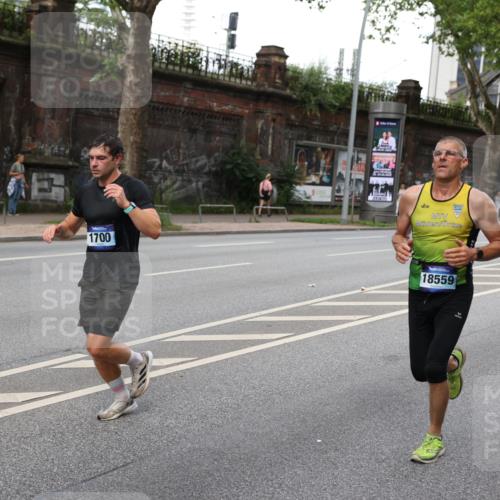 29.06.2025 - hella hamburg halbmarathon Yannick Fuchs http://msf.ph/oto/8275692 29.06.2025 10:37:14 20KM 1353, 1675, 1700, 1735, 2233, 4235, 5011, 5124, 5436, 5477, 7035, 7448, 7734, 7765, 7865, 9364, 9371, 9534, 9833, 10216, 10469, 11907, 12839, 13446, 14226, 14447, 14560, 14813, 15095, 15175, 15255, 15297, 15301, 15328, 15535, 15851, 16295, 16333, 16660, 16677, 17000, 17177, 17733, 17911, 18004, 18275, 18304, 18559, 18632, 18659, 18680, 18987 meine-sportfotos.de