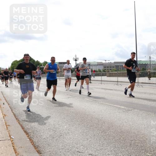 29.06.2025 - hella hamburg halbmarathon Lena Gebhardt http://msf.ph/oto/8275781 29.06.2025 10:20:17 Lombardsbrücke 991, 15619, 46142, 5659, 18114, 1011, 1046, 1069, 1110, 1115, 1154, 1471, 1474, 2064, 2478, 3278, 3434, 3733, 3842, 4154, 4166, 4422, 4539, 4585, 4614, 4737, 4739, 5181, 5397, 5556, 5659, 5811, 5812, 5831, 5937, 6872, 6874, 6951, 7018, 7101, 7131, 7137, 7519, 7739, 7744, 7808, 8025, 8387, 8462, 8588, 8738, 9136, 9196, 9722, 9735, 9873, 10041, 10414, 10550, 10595, 10613, 10622, 10647, 10701, 10754, 11028, 11036, 11603, 11835 meine-sportfotos.de