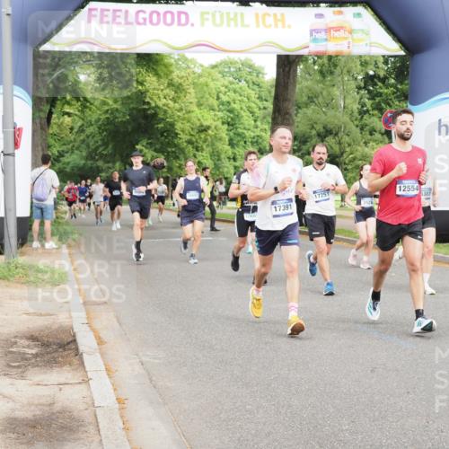 29.06.2025 - hella hamburg halbmarathon MichiJ http://msf.ph/oto/8275799 29.06.2025 10:31:39 Zwischen KM18-KM19 3928, 4318, 4425, 8664, 10493, 12153, 12554, 12623, 14226, 15383, 15706, 15851, 16338, 17391, 18689 meine-sportfotos.de