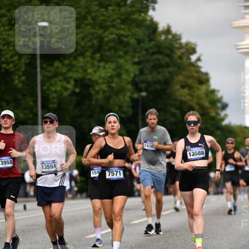 29.06.2025 - hella hamburg halbmarathon Dr. Thomas Lammeyer http://msf.ph/oto/8275854 29.06.2025 10:15:37 Kennedybrücke 1062, 1166, 1992, 2661, 4227, 5254, 5990, 5991, 7474, 7571, 8368, 9169, 9191, 10042, 10428 meine-sportfotos.de