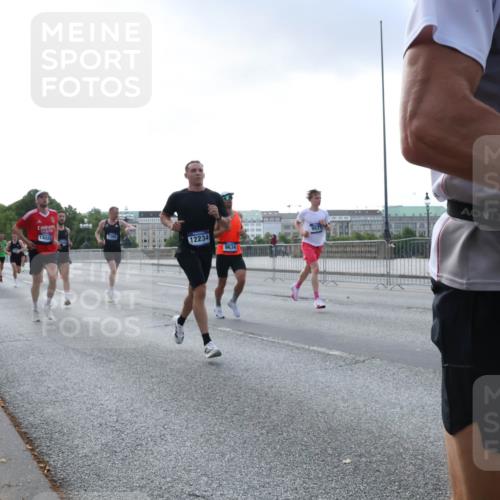 29.06.2025 - hella hamburg halbmarathon Lena Gebhardt http://msf.ph/oto/8275865 29.06.2025 09:45:21 Lombardsbrücke 1407, 7389, 12234, 9634, 9571, 58, 57, 1758, 1827, 1990, 2689, 2746, 3043, 3201, 4050, 4129, 4679, 4698, 4749, 5070, 5269, 5328, 5367, 5746, 5826, 6358, 6619, 6781, 7272, 7389, 7481, 7651, 7723, 8209, 8883, 9137, 9381, 9571, 9634, 10017, 10156, 10171, 10486, 10848, 11169, 11413, 11857, 12049, 12234, 12595, 12691, 12900, 12988, 13618, 13838, 14028, 14140, 14164, 14289, 15672, 15883, 16157, 16377, 16508, 16713, 16818, 17428 meine-sportfotos.de