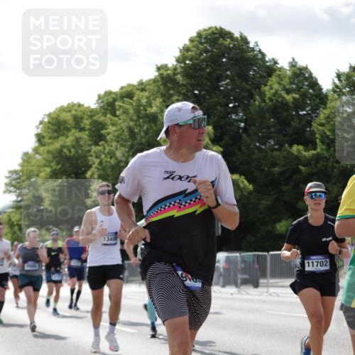 29.06.2025 - hella hamburg halbmarathon Jannik Wohlers http://msf.ph/oto/8275890 29.06.2025 10:02:10 Lombardsbrücke 1128, 1254, 1702, 1733, 2685, 2712, 2819, 3225, 3780, 3976, 4066, 6708, 6860, 7049, 7323, 7869, 7888, 8003, 8364, 8624, 8662, 8749, 9131, 9554, 9986, 10295, 10539, 11191, 11515, 11670, 11702, 11782, 12978, 13488, 13491, 13868, 13932, 14732, 14838, 15291, 15394, 15834, 15993, 16067, 17077, 17533, 17757, 17836, 17931, 17939, 18128, 18624, 19117, 19146, 19165, 19173, 19176 meine-sportfotos.de