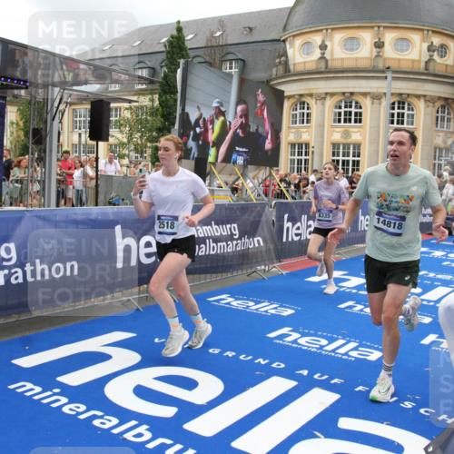 29.06.2025 - hella hamburg halbmarathon Michael Strokosch http://msf.ph/oto/8275893 29.06.2025 10:53:50 Ziel 1422, 2082, 2518, 5607, 6260, 6877, 7177, 8285, 8335, 9922, 10529, 10891, 14026, 14702, 14818, 15502, 17482, 17740, 18249, 18487, 18514, 18759 meine-sportfotos.de