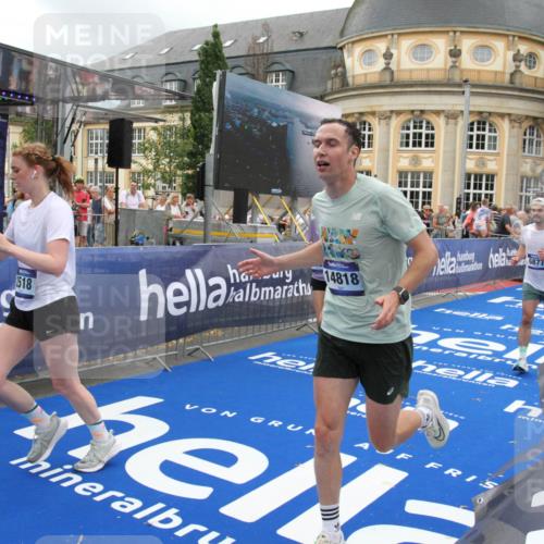 29.06.2025 - hella hamburg halbmarathon Michael Strokosch http://msf.ph/oto/8275913 29.06.2025 10:53:50 Ziel 1422, 2082, 2518, 5607, 6260, 6877, 7177, 8285, 8335, 9922, 10529, 10891, 14026, 14702, 14818, 15502, 17482, 17740, 18249, 18487, 18514, 18759 meine-sportfotos.de