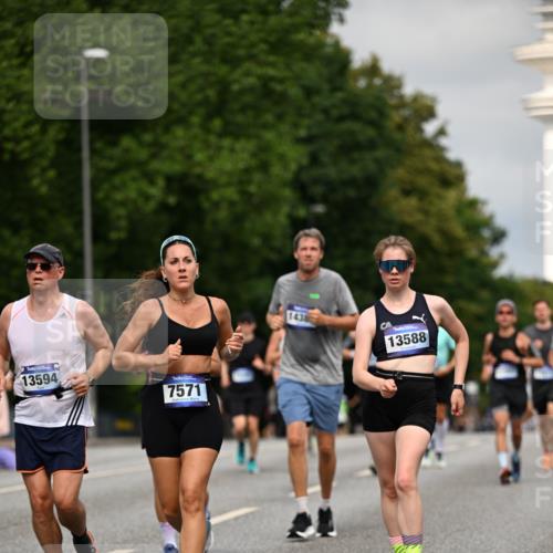 29.06.2025 - hella hamburg halbmarathon Dr. Thomas Lammeyer http://msf.ph/oto/8275936 29.06.2025 10:15:38 Kennedybrücke 1062, 1166, 1992, 2661, 4227, 5254, 5990, 5991, 7474, 7571, 8368, 9169, 9191, 10042, 10428 meine-sportfotos.de