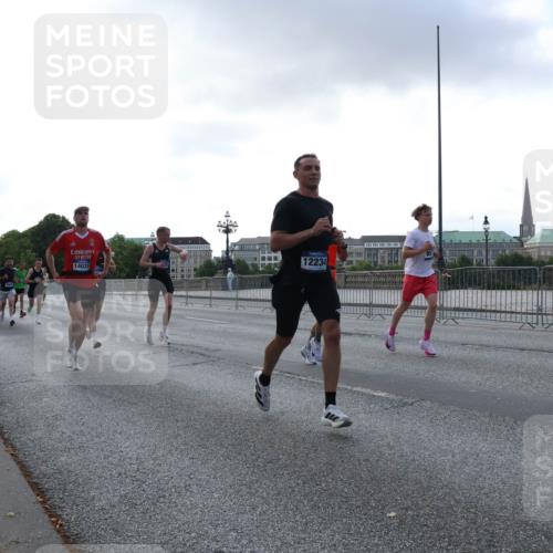 29.06.2025 - hella hamburg halbmarathon Lena Gebhardt http://msf.ph/oto/8275952 29.06.2025 09:45:22 Lombardsbrücke 14028, 12234, 57, 1707, 1758, 1827, 1990, 2689, 2746, 3043, 3201, 4050, 4129, 4679, 4698, 4749, 5070, 5269, 5328, 5367, 5746, 5826, 6358, 6619, 6781, 7272, 7389, 7481, 7651, 7723, 8209, 8883, 9137, 9381, 9571, 9634, 10017, 10171, 10486, 10848, 11169, 11413, 11857, 12049, 12234, 12595, 12691, 12900, 12988, 13066, 13618, 13838, 14028, 14140, 14164, 14289, 15672, 15883, 16157, 16377, 16508, 16713, 16818, 17428 meine-sportfotos.de