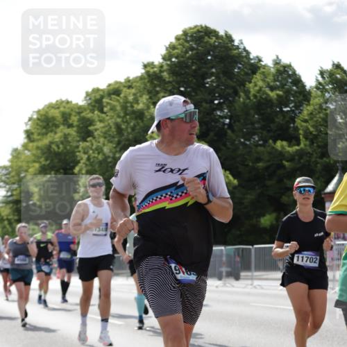 29.06.2025 - hella hamburg halbmarathon Jannik Wohlers http://msf.ph/oto/8275957 29.06.2025 10:02:10 Lombardsbrücke 1128, 1254, 1702, 1733, 2685, 2712, 2819, 3225, 3780, 3976, 4066, 6708, 6860, 7049, 7323, 7869, 7888, 8003, 8364, 8624, 8662, 8749, 9131, 9554, 9986, 10295, 10539, 11191, 11515, 11670, 11702, 11782, 12978, 13488, 13491, 13868, 13932, 14732, 14838, 15291, 15394, 15834, 15993, 16067, 17077, 17533, 17757, 17836, 17931, 17939, 18128, 18624, 19117, 19146, 19165, 19173, 19176 meine-sportfotos.de