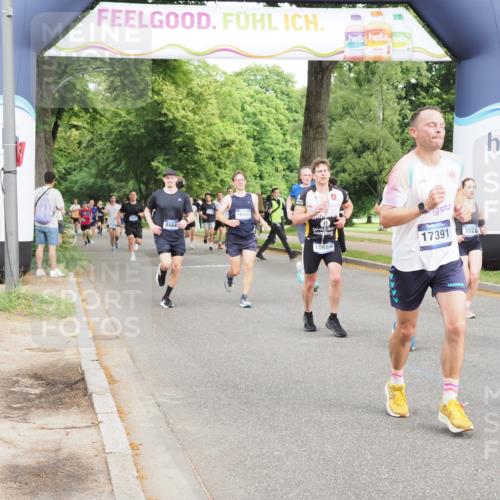 29.06.2025 - hella hamburg halbmarathon MichiJ http://msf.ph/oto/8275962 29.06.2025 10:31:39 Zwischen KM18-KM19 3928, 4318, 4425, 8664, 10493, 12153, 12554, 12623, 14226, 15383, 15706, 15851, 16338, 17391, 18689 meine-sportfotos.de