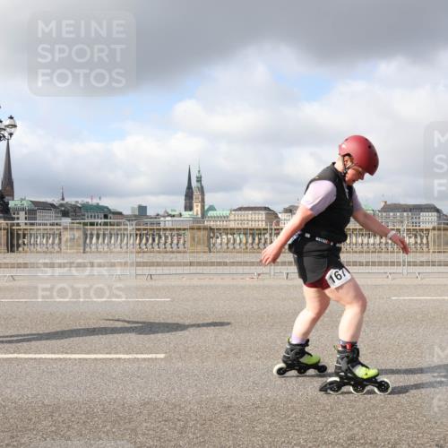 29.06.2025 - hella hamburg halbmarathon Lena Gebhardt http://msf.ph/oto/8275981 29.06.2025 09:05:00 Lombardsbrücke  meine-sportfotos.de