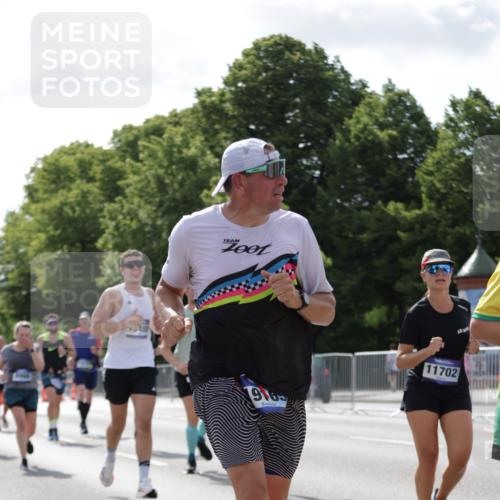 29.06.2025 - hella hamburg halbmarathon Jannik Wohlers http://msf.ph/oto/8276018 29.06.2025 10:02:10 Lombardsbrücke 1128, 1254, 1702, 1733, 2685, 2712, 2819, 3225, 3780, 3976, 4066, 6708, 6860, 7049, 7323, 7869, 7888, 8003, 8364, 8624, 8662, 8749, 9131, 9554, 9986, 10295, 10539, 11191, 11515, 11670, 11702, 11782, 12978, 13488, 13491, 13868, 13932, 14732, 14838, 15291, 15394, 15834, 15993, 16067, 17077, 17533, 17757, 17836, 17931, 17939, 18128, 18624, 19117, 19146, 19165, 19173, 19176 meine-sportfotos.de