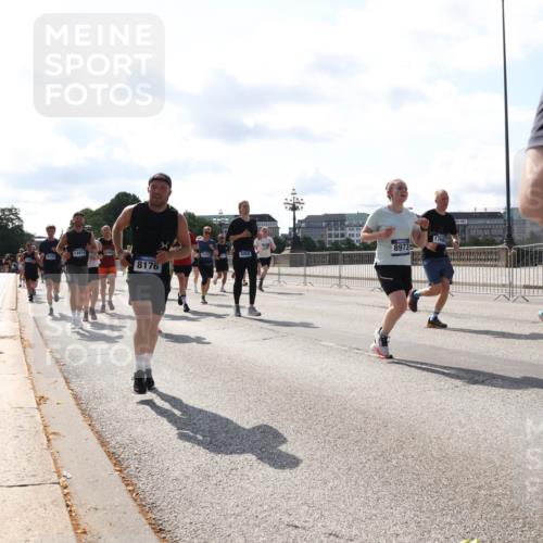 29.06.2025 - hella hamburg halbmarathon Lena Gebhardt http://msf.ph/oto/8276032 29.06.2025 09:57:48 Lombardsbrücke 16750, 14914, 8973, 8176, 17682, 1030, 1086, 1094, 1193, 1258, 1320, 1321, 1335, 1422, 1563, 1870, 2119, 2138, 2252, 2397, 2444, 2448, 2488, 2612, 2855, 2946, 3048, 3058, 3091, 3096, 3103, 3114, 3251, 3698, 3999, 4261, 4299, 4379, 4558, 4986, 5018, 5024, 5032, 5305, 5633, 5672, 5775, 5820, 5907, 6125, 6355, 6356, 6374, 6569, 6580, 6585, 6628, 6754, 6762, 6776, 6795, 6942, 7065, 7134, 7221, 7397, 7478, 7509, 7594, 7646, 7742, 7930, 7932, 7952, 7973, 7976, 10191 meine-sportfotos.de