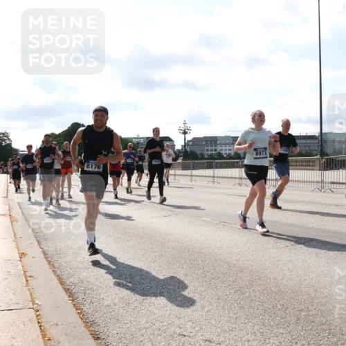 29.06.2025 - hella hamburg halbmarathon Lena Gebhardt http://msf.ph/oto/8276059 29.06.2025 09:57:48 Lombardsbrücke 14914, 8973, 3058, 8176, 17682, 9227, 1030, 1086, 1094, 1193, 1258, 1320, 1321, 1335, 1422, 1563, 1870, 2119, 2138, 2252, 2397, 2444, 2448, 2488, 2612, 2855, 2946, 3048, 3058, 3091, 3096, 3103, 3114, 3251, 3698, 3999, 4261, 4299, 4379, 4558, 4986, 5018, 5024, 5032, 5305, 5633, 5672, 5775, 5820, 5907, 6125, 6355, 6356, 6374, 6569, 6580, 6585, 6628, 6754, 6762, 6776, 6795, 6942, 7065, 7134, 7221, 7397, 7478, 7509, 7594, 7646, 7742, 7930, 7932, 7952, 7973, 7976, 10191 meine-sportfotos.de