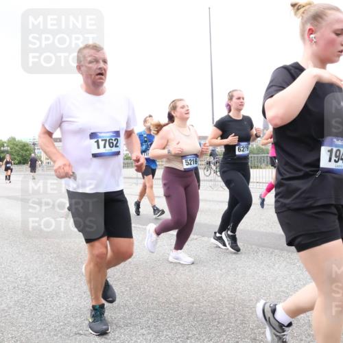 29.06.2025 - hella hamburg halbmarathon Lena Gebhardt http://msf.ph/oto/8276072 29.06.2025 10:54:41 Lombardsbrücke 4971, 317, 1762, 115, 5216, 6279, 1949, 1198, 1762, 1822, 1949, 2084, 2244, 2532, 2566, 2586, 2632, 3002, 3364, 3761, 3795, 3857, 4191, 4192, 4720, 4971, 5157, 5185, 5216, 5309, 5392, 5500, 5514, 5727, 5882, 5933, 5993, 6023, 6279, 6839, 6982, 6987, 7498, 7670, 7874, 7946, 7986, 8012, 8186, 8801, 8803, 9130, 9521, 9596, 10207, 10331, 10471, 11033, 11226, 11287, 11354, 11567, 11569, 11785, 12240, 12268, 12270, 12930, 13272, 13283, 13944, 13945, 13979, 13980 meine-sportfotos.de