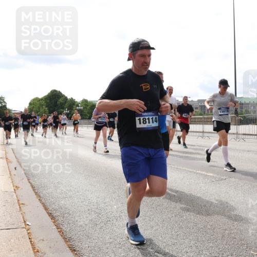 29.06.2025 - hella hamburg halbmarathon Lena Gebhardt http://msf.ph/oto/8276102 29.06.2025 10:20:18 Lombardsbrücke 14564, 18114, 846, 15619, 1011, 1046, 1069, 1110, 1115, 1154, 1471, 1474, 2064, 2478, 3278, 3434, 3733, 3842, 4154, 4166, 4422, 4539, 4585, 4614, 4737, 4739, 5181, 5397, 5556, 5659, 5811, 5812, 5831, 5937, 6874, 6951, 7018, 7101, 7131, 7137, 7519, 7739, 7744, 7808, 8025, 8387, 8462, 8588, 8738, 9136, 9196, 9722, 9735, 9873, 10041, 10414, 10550, 10595, 10613, 10622, 10647, 10701, 10754, 11028, 11036, 11603, 11835 meine-sportfotos.de