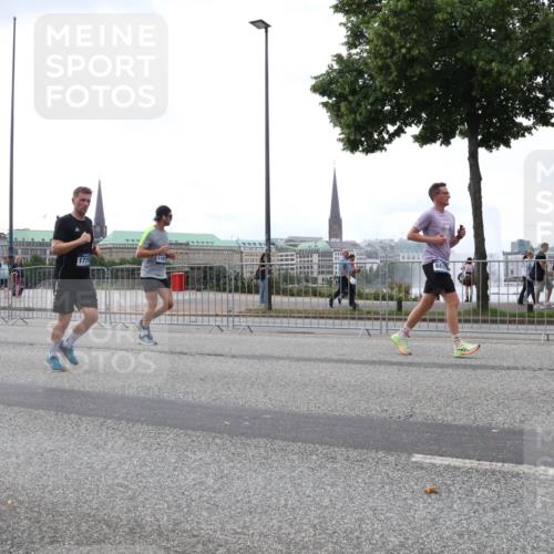 29.06.2025 - hella hamburg halbmarathon Lena Gebhardt http://msf.ph/oto/8276105 29.06.2025 10:46:26 Lombardsbrücke 1371, 1375, 1429, 1465, 1532, 1608, 1837, 1867, 1868, 2398, 2423, 2500, 2697, 2773, 2813, 2951, 3410, 3469, 3734, 4119, 4202, 4223, 4296, 4355, 4448, 4604, 5697, 5703, 5769, 5770, 5854, 5892, 6068, 6124, 6161, 6392, 7303, 7364, 7368, 7374, 7767, 7894, 7960, 7983, 8047, 8477, 8551, 8700, 9129, 9337, 9426, 9445, 9691, 10153, 10230, 11358, 11361, 11876, 11910, 12298, 12333, 12507, 12522, 13969, 14261, 15852, 16882, 16987 meine-sportfotos.de
