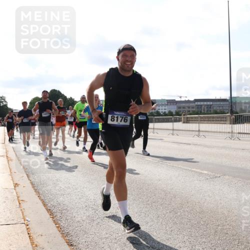 29.06.2025 - hella hamburg halbmarathon Lena Gebhardt http://msf.ph/oto/8276148 29.06.2025 09:57:49 Lombardsbrücke 16750, 14914, 8176, 3058, 1030, 1086, 1094, 1193, 1258, 1320, 1321, 1335, 1422, 1563, 1870, 2138, 2252, 2397, 2444, 2448, 2488, 2612, 2855, 2946, 3048, 3058, 3091, 3096, 3103, 3114, 3251, 3698, 3999, 4261, 4299, 4379, 4558, 4986, 5018, 5024, 5032, 5305, 5633, 5672, 5775, 5820, 5907, 6125, 6355, 6356, 6374, 6569, 6580, 6585, 6628, 6754, 6776, 6795, 6942, 7065, 7134, 7221, 7397, 7478, 7509, 7594, 7646, 7742, 7930, 7932, 7952, 7973, 7976, 10191 meine-sportfotos.de