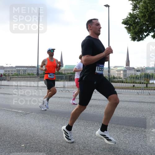 29.06.2025 - hella hamburg halbmarathon Lena Gebhardt http://msf.ph/oto/8276150 29.06.2025 09:45:22 Lombardsbrücke 7389, 9634, 1223, 57, 1707, 1758, 1827, 1990, 2689, 2746, 3043, 3201, 4050, 4129, 4679, 4698, 4749, 5070, 5269, 5328, 5367, 5746, 5826, 6358, 6619, 6781, 7272, 7389, 7481, 7651, 7723, 8209, 8883, 9137, 9381, 9571, 9634, 10017, 10171, 10486, 10848, 11169, 11413, 11857, 12049, 12234, 12595, 12691, 12900, 12988, 13066, 13618, 13838, 14028, 14140, 14164, 14289, 15672, 15883, 16157, 16377, 16508, 16713, 16818, 17428 meine-sportfotos.de