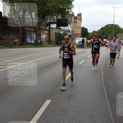 29.06.2025 - hella hamburg halbmarathon Yannick Fuchs http://msf.ph/oto/8276206 29.06.2025 10:37:16 20KM 1353, 1675, 1700, 1735, 2233, 2653, 4235, 5011, 5124, 5477, 7035, 7448, 7734, 7865, 9364, 9371, 9534, 9833, 10216, 10469, 11907, 12839, 14226, 14447, 14560, 14813, 15095, 15255, 15297, 15301, 15328, 15535, 15851, 16295, 16333, 16677, 17000, 17177, 17733, 17911, 18004, 18275, 18304, 18559, 18632, 18659, 18680, 18987 meine-sportfotos.de