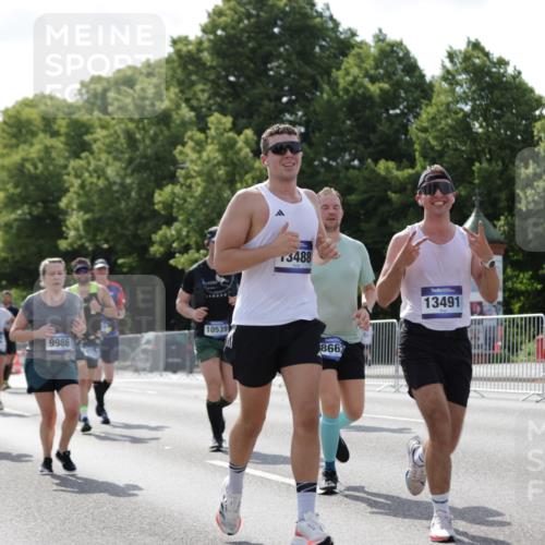 29.06.2025 - hella hamburg halbmarathon Jannik Wohlers http://msf.ph/oto/8276228 29.06.2025 10:02:11 Lombardsbrücke 1128, 1254, 1702, 1733, 2685, 2712, 2819, 3225, 3780, 3919, 3976, 4066, 6708, 6860, 7049, 7323, 7869, 7888, 8003, 8364, 8624, 8662, 8749, 9131, 9554, 9986, 10295, 10539, 11191, 11250, 11515, 11670, 11702, 11782, 11968, 12978, 13488, 13491, 13868, 13932, 14732, 15291, 15394, 15834, 15993, 16067, 17077, 17533, 17757, 17836, 17931, 17939, 18128, 18624, 19117, 19146, 19165, 19173, 19176 meine-sportfotos.de