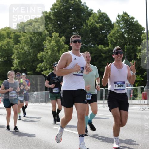 29.06.2025 - hella hamburg halbmarathon Jannik Wohlers http://msf.ph/oto/8276280 29.06.2025 10:02:11 Lombardsbrücke 1128, 1254, 1702, 1733, 2685, 2712, 2819, 3225, 3780, 3919, 3976, 4066, 6708, 6860, 7049, 7323, 7869, 7888, 8003, 8364, 8624, 8662, 8749, 9131, 9554, 9986, 10295, 10539, 11191, 11250, 11515, 11670, 11702, 11782, 11968, 12978, 13488, 13491, 13868, 13932, 14732, 15291, 15394, 15834, 15993, 16067, 17077, 17533, 17757, 17836, 17931, 17939, 18128, 18624, 19117, 19146, 19165, 19173, 19176 meine-sportfotos.de