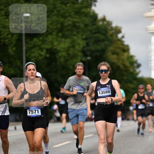 29.06.2025 - hella hamburg halbmarathon Dr. Thomas Lammeyer http://msf.ph/oto/8276314 29.06.2025 10:15:38 Kennedybrücke 1062, 1166, 1992, 2661, 4227, 5254, 5990, 5991, 7474, 7571, 8368, 9169, 9191, 10042, 10428 meine-sportfotos.de