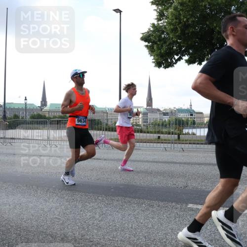 29.06.2025 - hella hamburg halbmarathon Lena Gebhardt http://msf.ph/oto/8276318 29.06.2025 09:45:23 Lombardsbrücke 9634, 57, 1707, 1758, 1827, 1990, 2689, 2746, 3043, 3201, 4050, 4129, 4679, 4698, 4749, 5070, 5269, 5328, 5746, 5826, 6358, 6619, 6781, 7272, 7389, 7481, 7651, 7723, 8209, 8883, 9137, 9381, 9571, 9634, 10017, 10171, 10486, 10848, 10876, 11169, 11413, 11857, 12049, 12234, 12595, 12691, 12900, 12988, 13066, 13618, 13838, 14028, 14140, 14164, 14289, 15672, 15883, 16157, 16508, 16713, 16818, 17428 meine-sportfotos.de