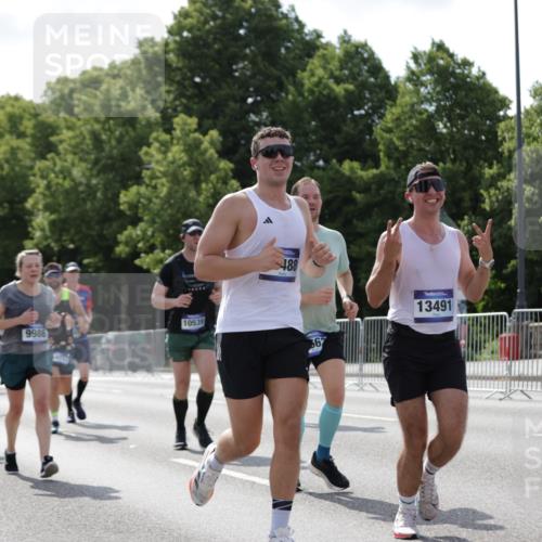 29.06.2025 - hella hamburg halbmarathon Jannik Wohlers http://msf.ph/oto/8276330 29.06.2025 10:02:12 Lombardsbrücke 1128, 1702, 1733, 2685, 2712, 2819, 3225, 3780, 3919, 3976, 4066, 5734, 6708, 6752, 6860, 7049, 7323, 7869, 7888, 8003, 8364, 8624, 8662, 8749, 9006, 9131, 9554, 9986, 10128, 10295, 10539, 11191, 11250, 11515, 11670, 11702, 11782, 11968, 12978, 13488, 13491, 13868, 13932, 14732, 15291, 15394, 15834, 15993, 16067, 17077, 17533, 17757, 17836, 17931, 17939, 18624, 19117, 19146, 19165, 19173, 19176 meine-sportfotos.de