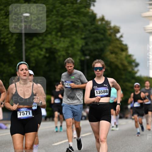 29.06.2025 - hella hamburg halbmarathon Dr. Thomas Lammeyer http://msf.ph/oto/8276333 29.06.2025 10:15:38 Kennedybrücke 1062, 1166, 1992, 2661, 4227, 5254, 5990, 5991, 7474, 7571, 8368, 9169, 9191, 10042, 10428 meine-sportfotos.de