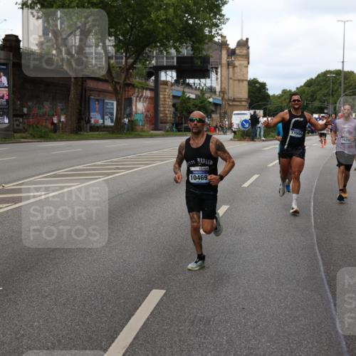 29.06.2025 - hella hamburg halbmarathon Yannick Fuchs http://msf.ph/oto/8276355 29.06.2025 10:37:16 20KM 1353, 1675, 1700, 1735, 2233, 2653, 4235, 5011, 5124, 5477, 7035, 7448, 7734, 7865, 9364, 9371, 9534, 9833, 10216, 10469, 11907, 12839, 14226, 14447, 14560, 14813, 15095, 15255, 15297, 15301, 15328, 15535, 15851, 16295, 16333, 16677, 17000, 17177, 17733, 17911, 18004, 18275, 18304, 18559, 18632, 18659, 18680, 18987 meine-sportfotos.de