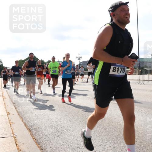 29.06.2025 - hella hamburg halbmarathon Lena Gebhardt http://msf.ph/oto/8276361 29.06.2025 09:57:49 Lombardsbrücke 914, 16009, 1571215, 16750, 8176, 1030, 1086, 1094, 1193, 1258, 1320, 1321, 1335, 1422, 1563, 1870, 2138, 2252, 2397, 2444, 2448, 2488, 2612, 2855, 2946, 3048, 3058, 3091, 3096, 3103, 3114, 3251, 3698, 3999, 4261, 4299, 4379, 4558, 4986, 5018, 5024, 5032, 5305, 5633, 5672, 5775, 5820, 5907, 6125, 6355, 6356, 6374, 6569, 6580, 6585, 6628, 6754, 6776, 6795, 6942, 7065, 7134, 7221, 7397, 7478, 7509, 7594, 7646, 7742, 7930, 7932, 7952, 7973, 7976, 10191 meine-sportfotos.de