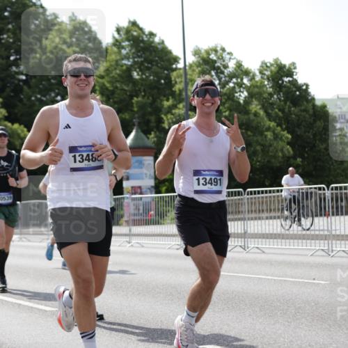 29.06.2025 - hella hamburg halbmarathon Jannik Wohlers http://msf.ph/oto/8276372 29.06.2025 10:02:12 Lombardsbrücke 1128, 1702, 1733, 2685, 2712, 2819, 3225, 3780, 3919, 3976, 4066, 5734, 6708, 6752, 6860, 7049, 7323, 7869, 7888, 8003, 8364, 8624, 8662, 8749, 9006, 9131, 9554, 9986, 10128, 10295, 10539, 11191, 11250, 11515, 11670, 11702, 11782, 11968, 12978, 13488, 13491, 13868, 13932, 14732, 15291, 15394, 15834, 15993, 16067, 17077, 17533, 17757, 17836, 17931, 17939, 18624, 19117, 19146, 19165, 19173, 19176 meine-sportfotos.de