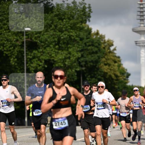 29.06.2025 - hella hamburg halbmarathon Dr. Thomas Lammeyer http://msf.ph/oto/8276376 29.06.2025 09:52:56 Kennedybrücke 1603, 2044, 2707, 2745, 2750, 2849, 2980, 3014, 3116, 3136, 4148, 4766, 5050, 5124, 5648, 6149, 6771, 7035, 7109, 7229, 8358, 8465, 9686, 9914, 10369, 11177 meine-sportfotos.de