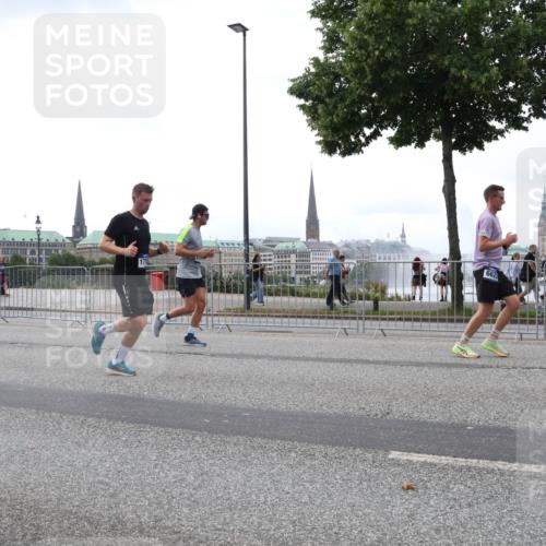 29.06.2025 - hella hamburg halbmarathon Lena Gebhardt http://msf.ph/oto/8276456 29.06.2025 10:46:26 Lombardsbrücke 1371, 1375, 1429, 1465, 1532, 1608, 1837, 1867, 1868, 2398, 2423, 2500, 2697, 2773, 2813, 2951, 3410, 3469, 3734, 4119, 4202, 4223, 4296, 4355, 4448, 4604, 5697, 5703, 5769, 5770, 5854, 5892, 6068, 6124, 6161, 6392, 7303, 7364, 7368, 7374, 7767, 7894, 7960, 7983, 8047, 8477, 8551, 8700, 9129, 9337, 9426, 9445, 9691, 10153, 10230, 11358, 11361, 11876, 11910, 12298, 12333, 12507, 12522, 13969, 14261, 15852, 16882, 16987 meine-sportfotos.de