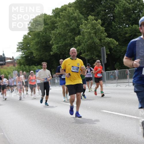 29.06.2025 - hella hamburg halbmarathon Jannik Wohlers http://msf.ph/oto/8276465 29.06.2025 10:34:27 Lombardsbrücke 2355, 3130, 4884, 5453, 6310, 6335, 6379, 6397, 6843, 7020, 7299, 8369, 8793, 9122, 9248, 9448, 9514, 10464, 10606, 11122, 11245, 11646, 12019, 12164, 12236, 12382, 12555, 12764, 13311, 13416, 13471, 13473, 14273, 14527, 15310, 15380, 15477, 15488, 15732, 15984, 16471, 17412, 18892 meine-sportfotos.de