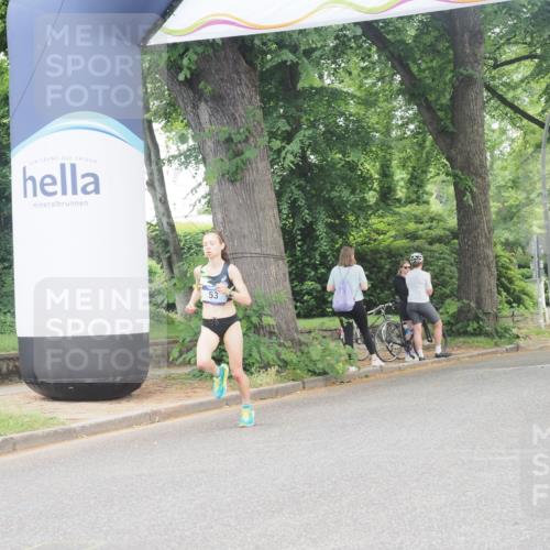 29.06.2025 - hella hamburg halbmarathon KatJ http://msf.ph/oto/8276507 29.06.2025 10:09:50 Zwischen KM18-KM19 53, 6380 meine-sportfotos.de