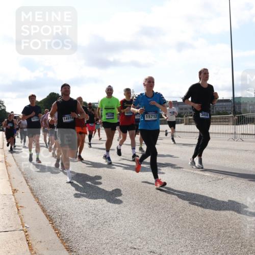 29.06.2025 - hella hamburg halbmarathon Lena Gebhardt http://msf.ph/oto/8276580 29.06.2025 09:57:50 Lombardsbrücke 11200, 16008, 16750, 14914, 16009, 1215, 15712, 3058, 1086, 1094, 1179, 1193, 1258, 1320, 1321, 1335, 1422, 1563, 1870, 2138, 2252, 2397, 2444, 2448, 2488, 2612, 2855, 2946, 3048, 3058, 3091, 3096, 3103, 3114, 3251, 3698, 3999, 4261, 4299, 4379, 4558, 4814, 4986, 5018, 5024, 5032, 5305, 5633, 5672, 5775, 5820, 5907, 6125, 6355, 6356, 6374, 6569, 6580, 6585, 6628, 6754, 6776, 6795, 6942, 7065, 7134, 7221, 7397, 7478, 7509, 7594, 7646, 7724, 7742, 7930, 7932, 7952, 7973, 7976 meine-sportfotos.de