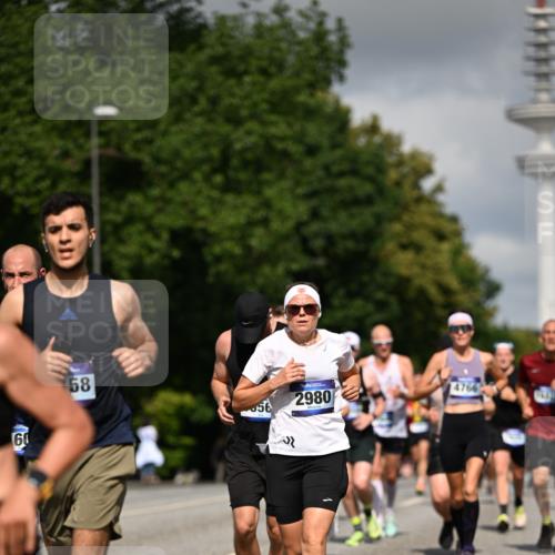29.06.2025 - hella hamburg halbmarathon Dr. Thomas Lammeyer http://msf.ph/oto/8276595 29.06.2025 09:52:57 Kennedybrücke 1603, 2044, 2707, 2745, 2750, 2849, 2980, 3014, 3116, 3136, 4148, 4766, 5050, 5124, 5648, 6149, 6771, 7035, 7109, 7229, 8358, 8465, 9686, 9914, 11177 meine-sportfotos.de