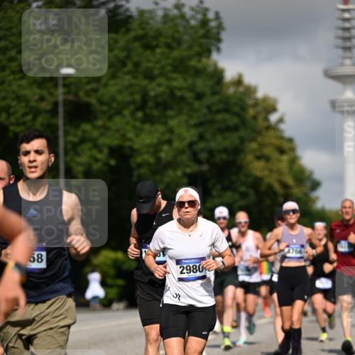 29.06.2025 - hella hamburg halbmarathon Dr. Thomas Lammeyer http://msf.ph/oto/8276614 29.06.2025 09:52:58 Kennedybrücke 1603, 2044, 2707, 2745, 2750, 2849, 2980, 3014, 3116, 3136, 3282, 4148, 4766, 5050, 5124, 5648, 6149, 6771, 7035, 7109, 7229, 8358, 8465, 9686, 9914, 11177 meine-sportfotos.de