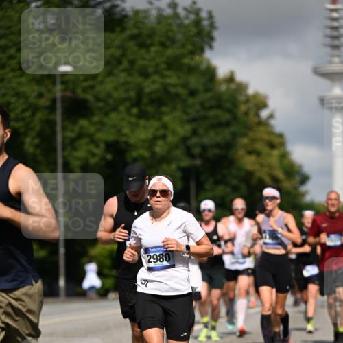 29.06.2025 - hella hamburg halbmarathon Dr. Thomas Lammeyer http://msf.ph/oto/8276642 29.06.2025 09:52:58 Kennedybrücke 1603, 2044, 2707, 2745, 2750, 2849, 2980, 3014, 3116, 3136, 3282, 4148, 4766, 5050, 5124, 5648, 6149, 6771, 7035, 7109, 7229, 8358, 8465, 9686, 9914, 11177 meine-sportfotos.de