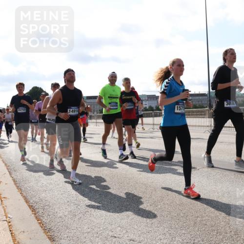 29.06.2025 - hella hamburg halbmarathon Lena Gebhardt http://msf.ph/oto/8276646 29.06.2025 09:57:50 Lombardsbrücke 1200, 16750, 9835, 14914, 008, 3058, 15718, 16009, 1086, 1094, 1179, 1193, 1258, 1320, 1321, 1335, 1422, 1563, 1870, 2138, 2252, 2397, 2444, 2448, 2488, 2612, 2855, 2946, 3048, 3058, 3091, 3096, 3103, 3114, 3251, 3698, 3999, 4261, 4299, 4379, 4558, 4814, 4986, 5018, 5024, 5032, 5305, 5633, 5672, 5775, 5820, 5907, 6125, 6355, 6356, 6374, 6569, 6580, 6585, 6628, 6754, 6776, 6795, 6942, 7065, 7134, 7221, 7397, 7478, 7509, 7594, 7646, 7724, 7742, 7930, 7932, 7952, 7973, 7976 meine-sportfotos.de