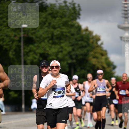 29.06.2025 - hella hamburg halbmarathon Dr. Thomas Lammeyer http://msf.ph/oto/8276661 29.06.2025 09:52:58 Kennedybrücke 1603, 2044, 2707, 2745, 2750, 2849, 2980, 3014, 3116, 3136, 3282, 4148, 4766, 5050, 5124, 5648, 6149, 6771, 7035, 7109, 7229, 8358, 8465, 9686, 9914, 11177 meine-sportfotos.de