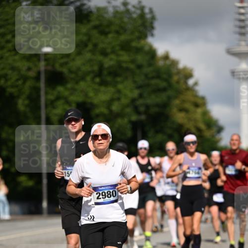 29.06.2025 - hella hamburg halbmarathon Dr. Thomas Lammeyer http://msf.ph/oto/8276666 29.06.2025 09:52:58 Kennedybrücke 1603, 2044, 2707, 2745, 2750, 2849, 2980, 3014, 3116, 3136, 3282, 4148, 4766, 5050, 5124, 5648, 6149, 6771, 7035, 7109, 7229, 8358, 8465, 9686, 9914, 11177 meine-sportfotos.de