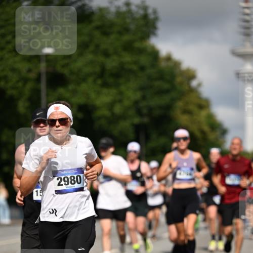 29.06.2025 - hella hamburg halbmarathon Dr. Thomas Lammeyer http://msf.ph/oto/8276674 29.06.2025 09:52:59 Kennedybrücke 1343, 1603, 2044, 2707, 2745, 2750, 2849, 2980, 3014, 3116, 3136, 3282, 4148, 4766, 5050, 5124, 5648, 6149, 6771, 7035, 7109, 7229, 8358, 8465, 9296, 9686, 9914, 10930, 11177 meine-sportfotos.de