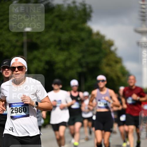 29.06.2025 - hella hamburg halbmarathon Dr. Thomas Lammeyer http://msf.ph/oto/8276685 29.06.2025 09:52:59 Kennedybrücke 1343, 1603, 2044, 2707, 2745, 2750, 2849, 2980, 3014, 3116, 3136, 3282, 4148, 4766, 5050, 5124, 5648, 6149, 6771, 7035, 7109, 7229, 8358, 8465, 9296, 9686, 9914, 10930, 11177 meine-sportfotos.de