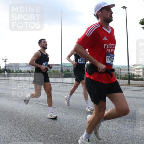 29.06.2025 - hella hamburg halbmarathon Lena Gebhardt http://msf.ph/oto/8276750 29.06.2025 09:45:23 Lombardsbrücke 14395, 1809, 7389, 1402, 57, 1707, 1758, 1827, 1990, 2689, 2746, 3043, 3201, 4050, 4129, 4679, 4698, 4749, 5070, 5269, 5328, 5746, 5826, 6358, 6619, 6781, 7272, 7389, 7481, 7651, 7723, 8209, 8883, 9137, 9381, 9571, 9634, 10017, 10171, 10486, 10848, 10876, 11169, 11413, 11857, 12049, 12234, 12595, 12691, 12900, 12988, 13066, 13618, 13838, 14028, 14140, 14164, 14289, 15672, 15883, 16157, 16508, 16713, 16818, 17428 meine-sportfotos.de